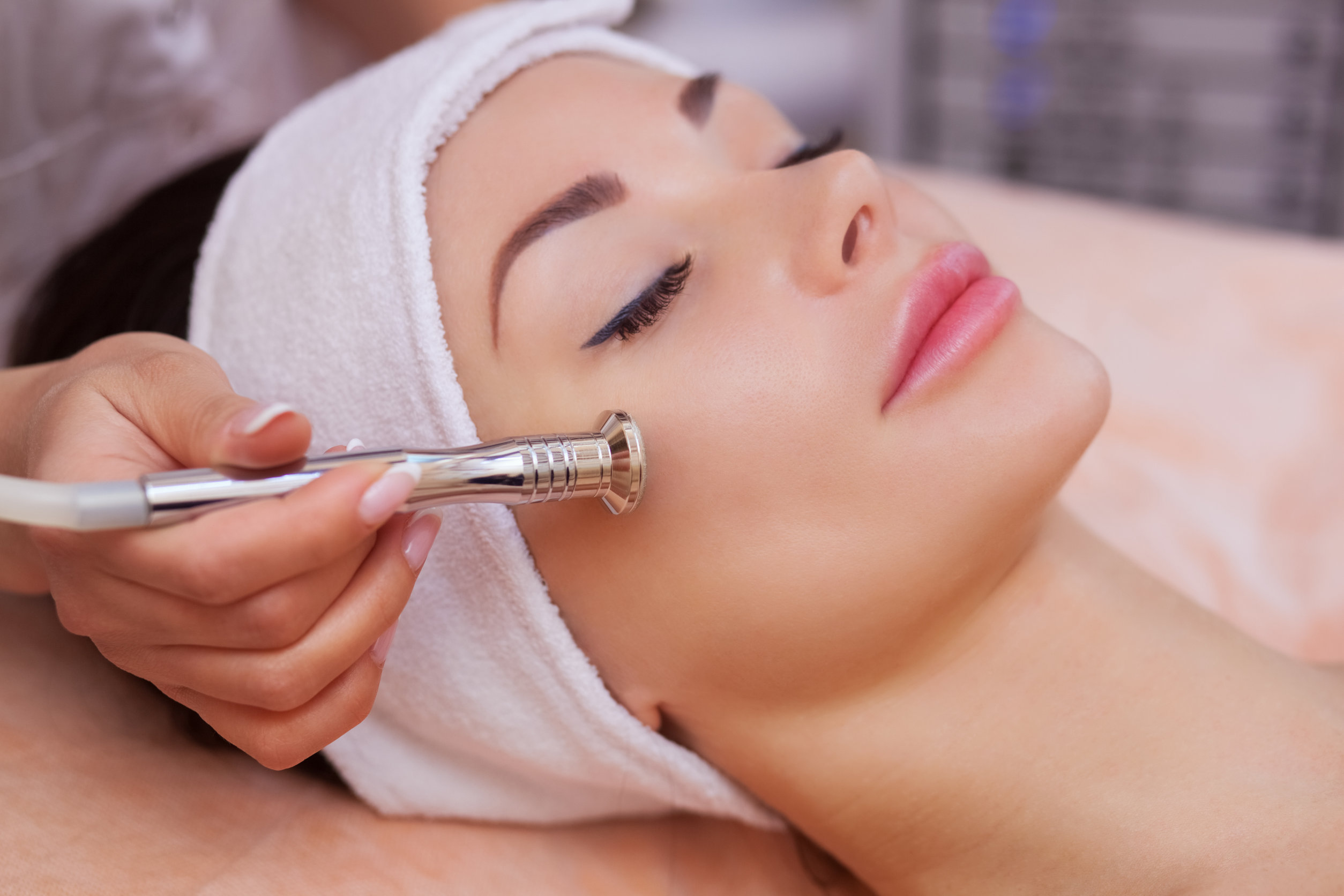 7rF-microdermabrasion-0-78071843_m